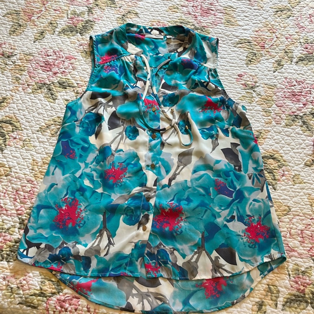 Women’s Summer Chiffon sleeveless blouse size small